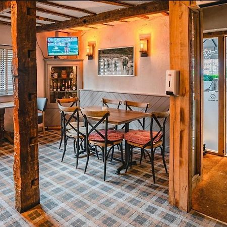 Charming 1-Bed Loft In Caerleon Apartment Newport  Bagian luar foto