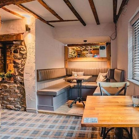 Charming 1-Bed Loft In Caerleon Apartment Newport  Bagian luar foto