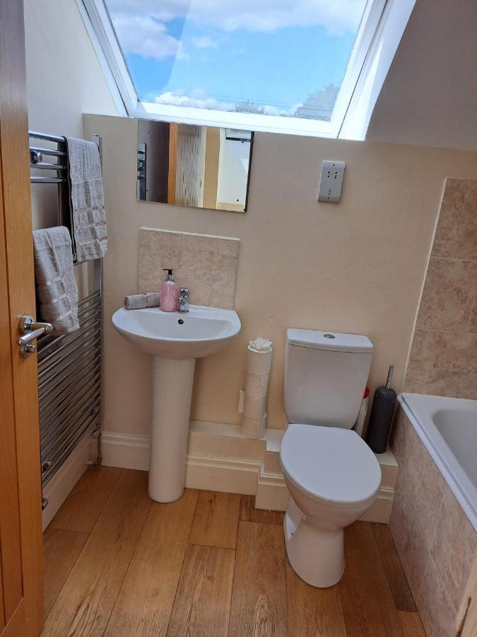 Charming 1-Bed Loft In Caerleon Apartment Newport  Bagian luar foto