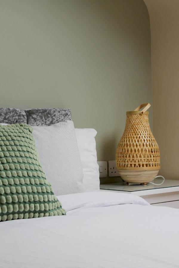 Charming 1-Bed Loft In Caerleon Apartment Newport  Bagian luar foto