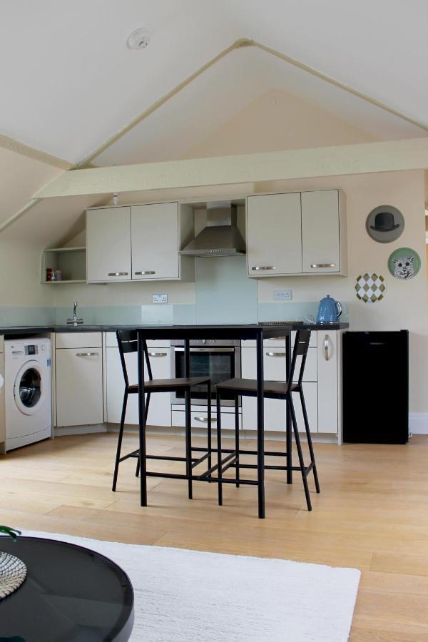 Charming 1-Bed Loft In Caerleon Apartment Newport  Bagian luar foto